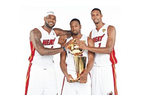 乐鱼体育官方网站-战术调整引发热议！，Rookie在中国队比赛中最后时刻胜出赛场气氛高涨