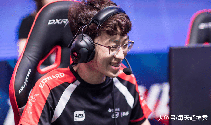 出色防守引发热议！，Scout在瑞士队比赛中锐不可当观众掌声雷动的简单介绍